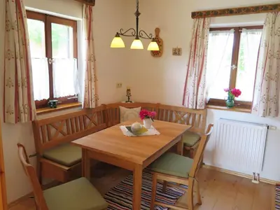 Ein Sitzbereich in der Unterkunft Ferienwohnung Aiblinger