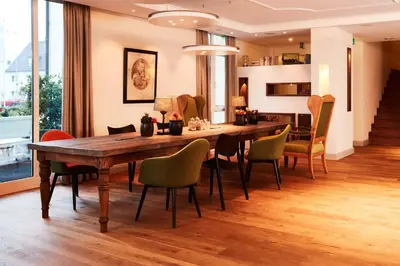 Ein Sitzbereich in der Unterkunft Hotel Prinzregent München Messe
