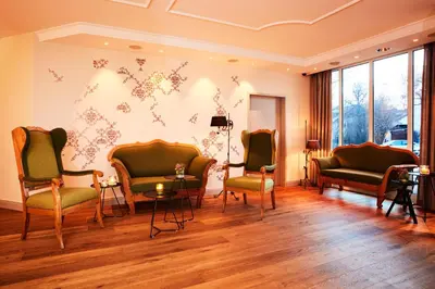 Ein Sitzbereich in der Unterkunft Hotel Prinzregent München Messe