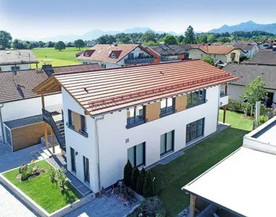 Ein allgemeiner Bergblick oder ein Berglick von des Ferienhauses aus
