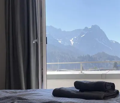 Ein allgemeiner Bergblick oder ein Berglick von der Ferienwohnung aus