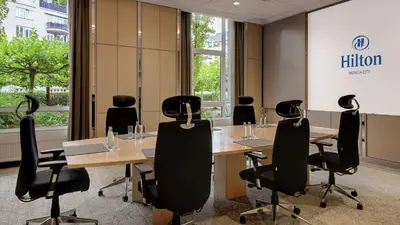 Der Geschäftsbereich oder Konferenzraum in der Unterkunft Hilton Munich City