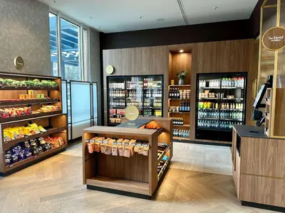 Ein Supermarkt oder andere Läden im Hotel oder in der Nähe