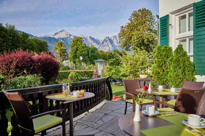 Ein allgemeiner Bergblick oder ein Berglick von des Hotels aus