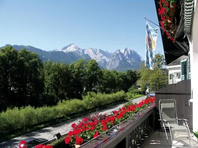 Ein allgemeiner Bergblick oder ein Berglick von des Hotels aus