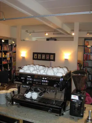 Die Bibliothek im Hotel