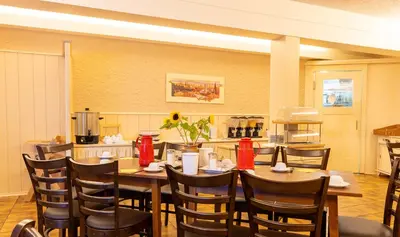 Ein Restaurant oder anderes Speiselokal in der Unterkunft Hotel Alpenhof