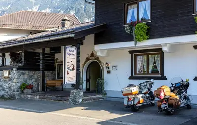 Ein allgemeiner Bergblick oder ein Berglick von des Hotels aus