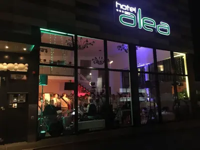 Ein Restaurant oder anderes Speiselokal in der Unterkunft Hotel Alea City