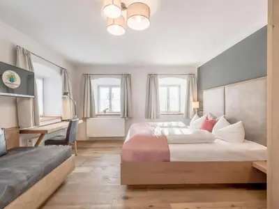 Ein Bett oder Betten in einem Zimmer der Unterkunft Schneiderwirt