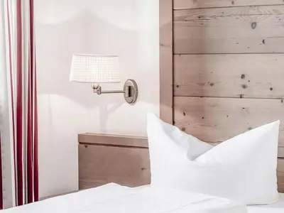 Ein Bett oder Betten in einem Zimmer der Unterkunft Schneiderwirt