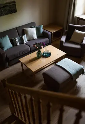 Ein Sitzbereich in der Unterkunft Tegernseer Hof