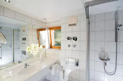 Ein Badezimmer in der Unterkunft Tegernseer Hof