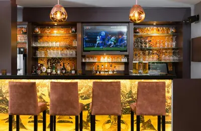 Lounge oder Bar in der Unterkunft Leonardo Hotel München City Center