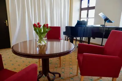 Ein Sitzbereich in der Unterkunft Hotel Endorfer Hof