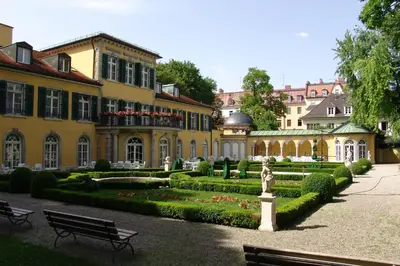 Ein Garten an der Unterkunft Gästehaus der Katholischen Akademie in Bayern