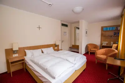Ein Bett oder Betten in einem Zimmer der Unterkunft Gästehaus der Katholischen Akademie in Bayern