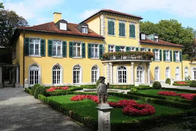 Ein Garten an der Unterkunft Gästehaus der Katholischen Akademie in Bayern