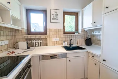 Küche/Küchenzeile in der Unterkunft 3-Zimmer-Rückzugsort mit Panoramabalkon in Bestlage