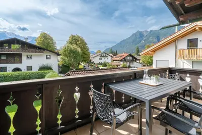 Ein allgemeiner Bergblick oder ein Berglick von der Ferienwohnung aus