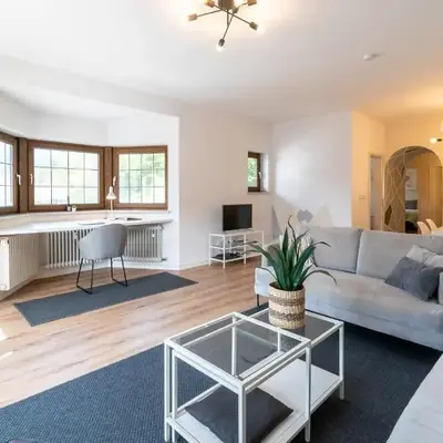 3-Zimmer-Rückzugsort mit Panoramabalkon in Bestlage