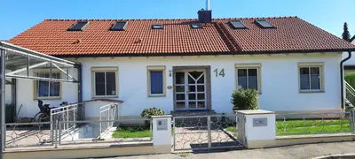 Das Gebäude in dem sich die Ferienwohnung befindet
