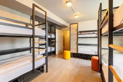 Ein Bett oder Betten in einem Zimmer der Unterkunft a&o München Hackerbrücke