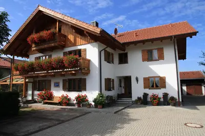 Das Gebäude in dem sich die Pension befindet