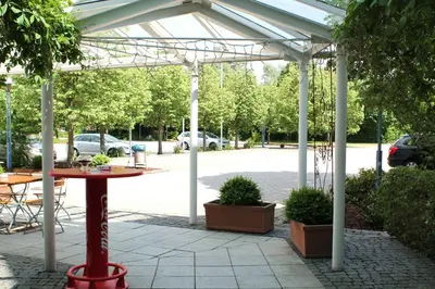 Ein Garten an der Unterkunft Hotel Wörth