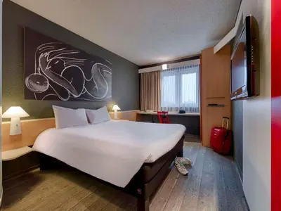 Ein Bett oder Betten in einem Zimmer der Unterkunft ibis München Parkstadt Schwabing
