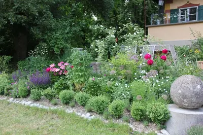Ein Garten an der Unterkunft Villa Zollhaus Bed & Breakfast