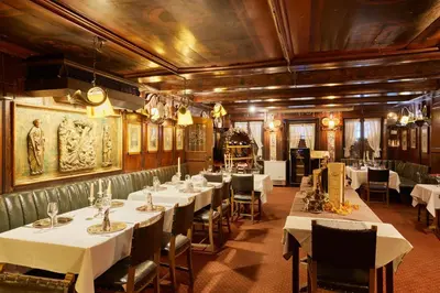 Ein Sitzbereich in der Unterkunft Atlas Posthotel