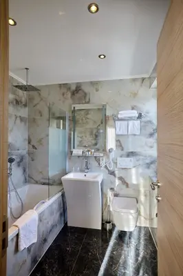 Ein Badezimmer in der Unterkunft Atlas Posthotel