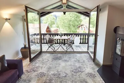 Ein Balkon oder eine Terrasse in der Unterkunft Sonnhof - Luxus Alpine Penthouse, neu möbliert