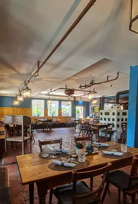 Ein Restaurant oder anderes Speiselokal in der Unterkunft Hotel Schmiedhubers