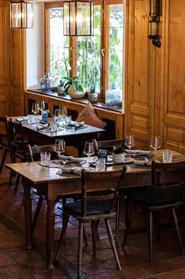 Ein Restaurant oder anderes Speiselokal in der Unterkunft Hotel Schmiedhubers