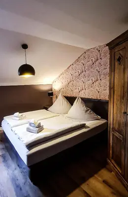 Ein Bett oder Betten in einem Zimmer der Unterkunft Hotel Schmiedhubers