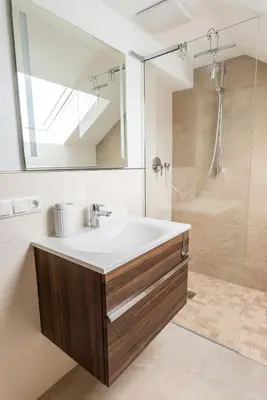Ein Badezimmer in der Unterkunft Gästehaus Neu am Passionstheater