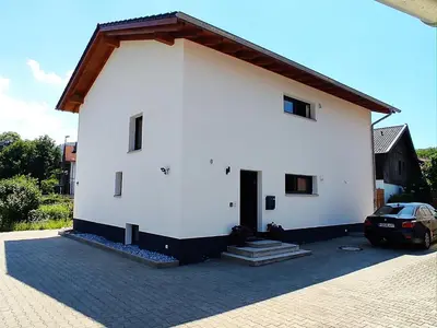Das Gebäude in dem sich die Ferienwohnung befindet