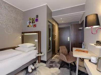 Ein Bett oder Betten in einem Zimmer der Unterkunft Mercure München am Olympiapark