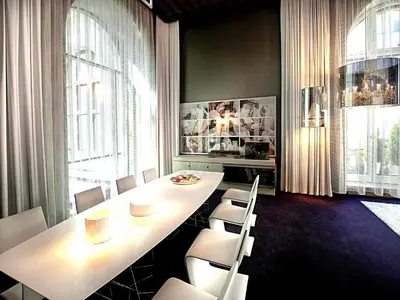 Ein Sitzbereich in der Unterkunft Sofitel Munich Bayerpost
