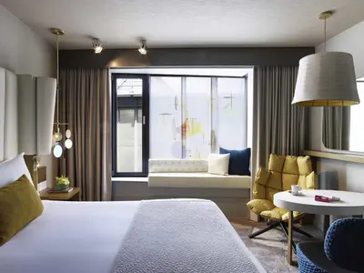 Ein Bett oder Betten in einem Zimmer der Unterkunft Sofitel Munich Bayerpost