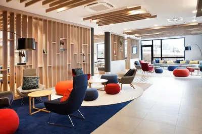 Ein Sitzbereich in der Unterkunft Holiday Inn Express Munich - Olching by IHG