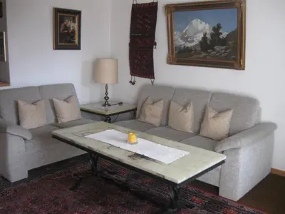 Ein Sitzbereich in der Unterkunft Ferienwohnung Plaggemars Verm nur Sonntag auf Samstag