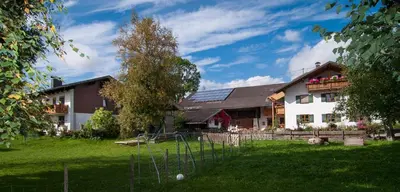Ein Garten an der Unterkunft Ferienwohnung Mohnblume