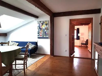 Ein Sitzbereich in der Unterkunft Ferienwohnung Hofen 5