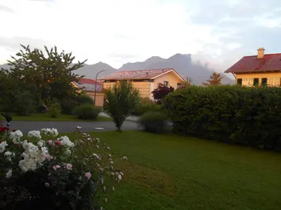 Ein allgemeiner Bergblick oder ein Berglick von der Ferienwohnung aus