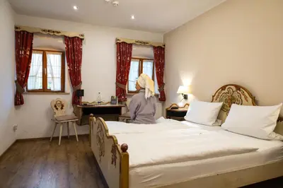 Ein Bett oder Betten in einem Zimmer der Unterkunft Gasthof Alter Wirt