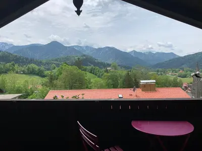 Ein allgemeiner Bergblick oder ein Berglick von der Ferienwohnung aus