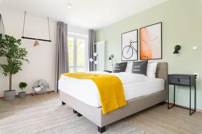 Ein Bett oder Betten in einem Zimmer der Unterkunft Limehome Garching bei München